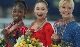 娱乐圈吃瓜日常亚洲冠军,亚洲冠军的瓜田奇遇记